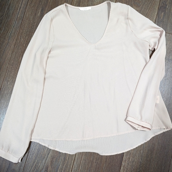 LUSH | light blush blouse, flowy, long sleeves with button accents, size medium - Picture 5 of 9